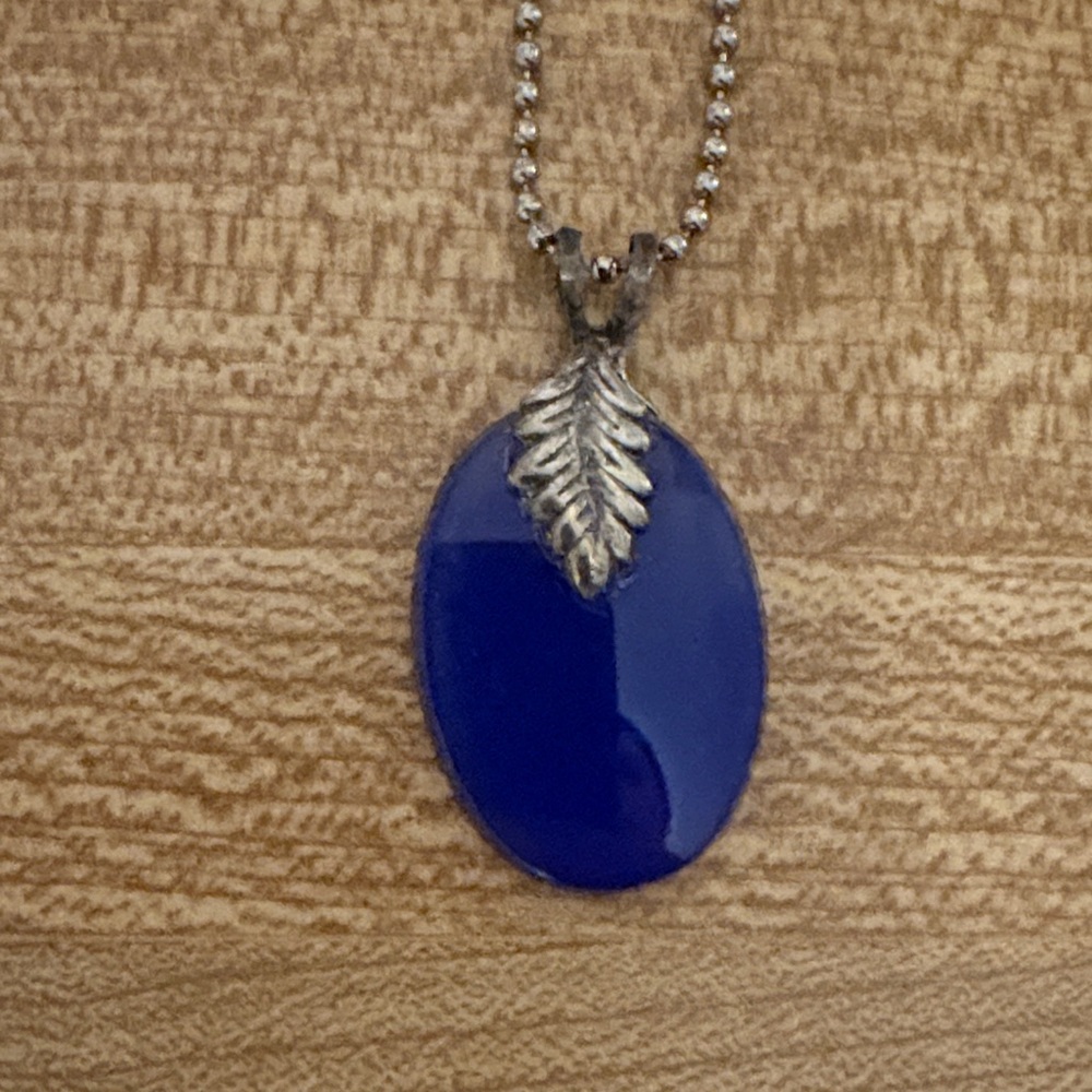 Elegant Blue Pendant Necklace